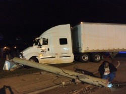 18wheeler takes out lights1