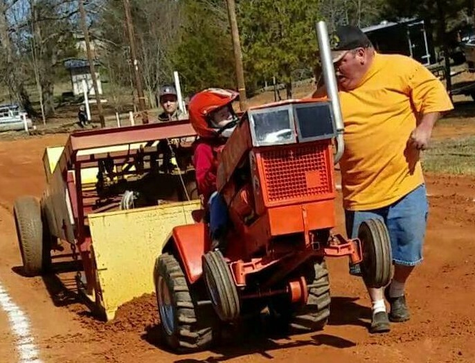 Lawn Mower Pulling Is Definitely A Family Sport 92 1 Wlhr